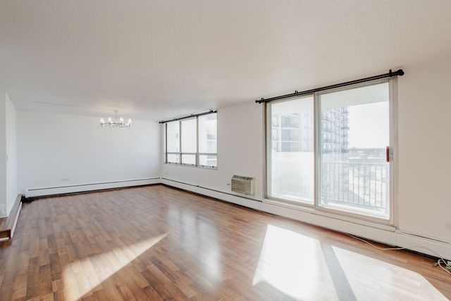 8801 W Golf Road 6B, Niles, IL 60714