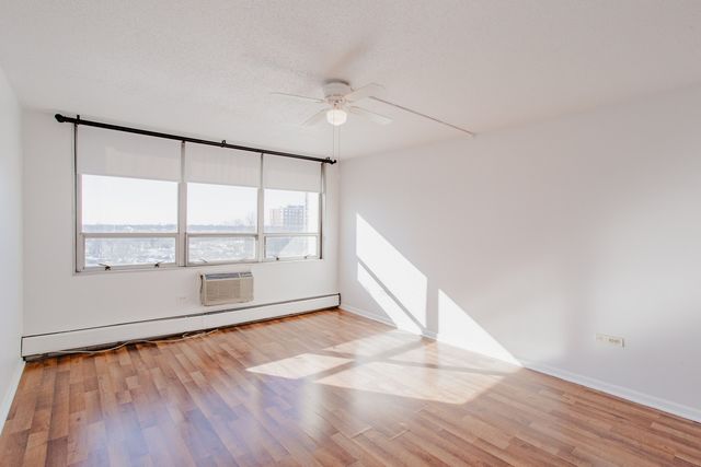 8801 W Golf Road 6B, Niles, IL 60714