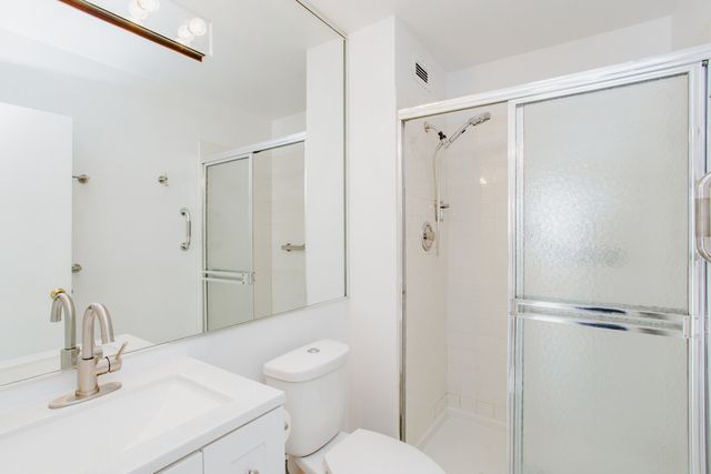 8801 W Golf Road 6B, Niles, IL 60714