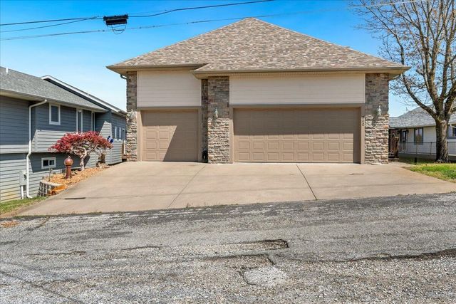 500 Navajo Trail, Kimberling City, MO 65686