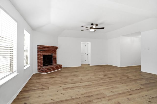 215 Willow Creek Lane, Terrell, TX 75160