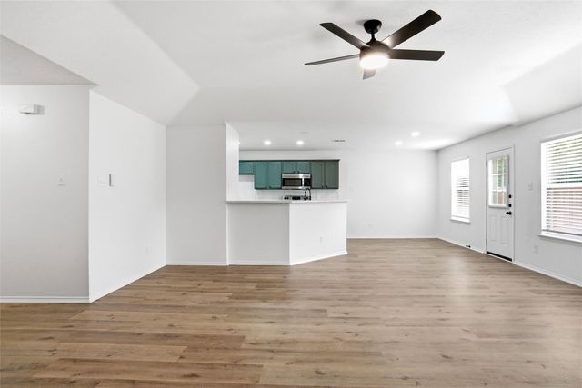 215 Willow Creek Lane, Terrell, TX 75160