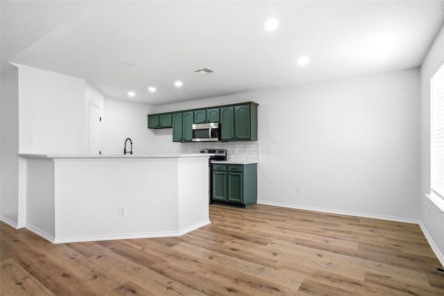 215 Willow Creek Lane, Terrell, TX 75160