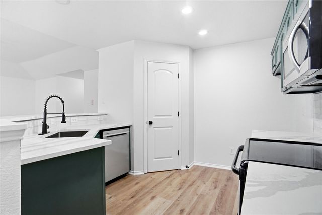 215 Willow Creek Lane, Terrell, TX 75160