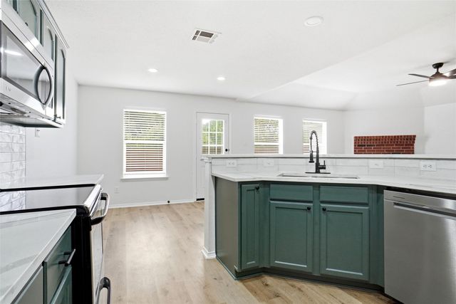 215 Willow Creek Lane, Terrell, TX 75160