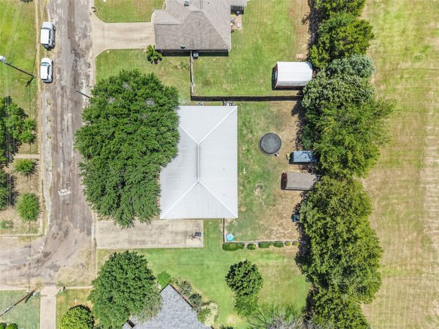 1112 Caprice Drive, Grand Saline, TX 75140