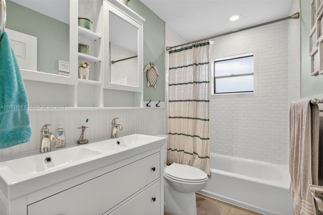 701 NW 41st Ter, Deerfield Beach, FL 33442