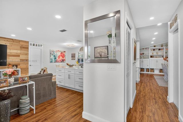 701 NW 41st Ter, Deerfield Beach, FL 33442