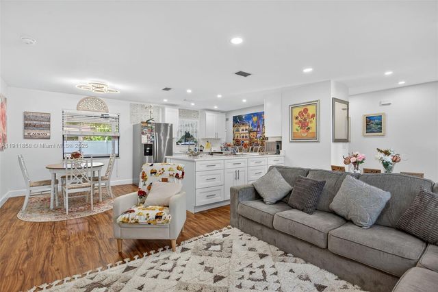 701 NW 41st Ter, Deerfield Beach, FL 33442