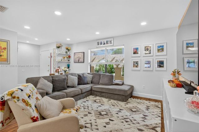 701 NW 41st Ter, Deerfield Beach, FL 33442