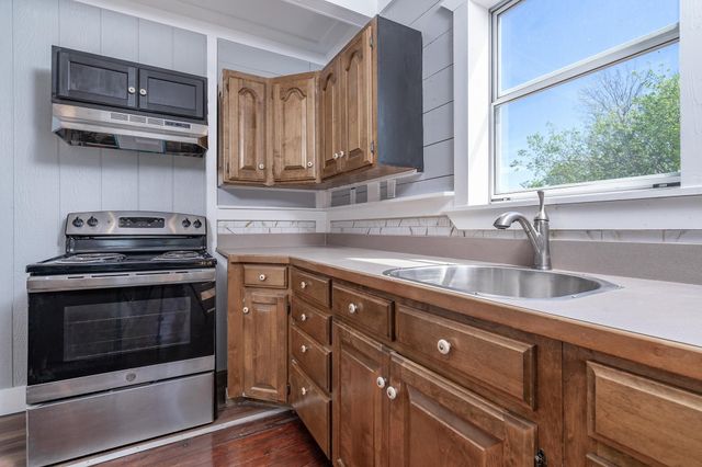 302 N Austin ST, Coupland, TX 78615