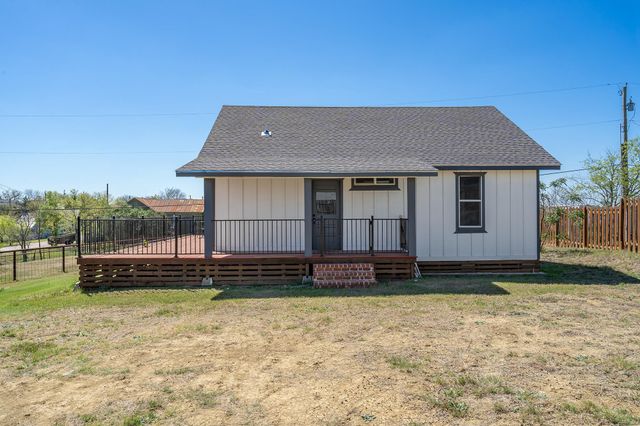 302 N Austin ST, Coupland, TX 78615