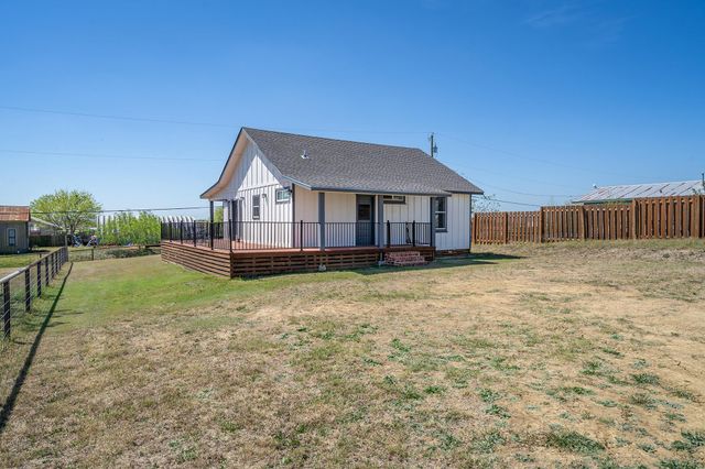 302 N Austin ST, Coupland, TX 78615