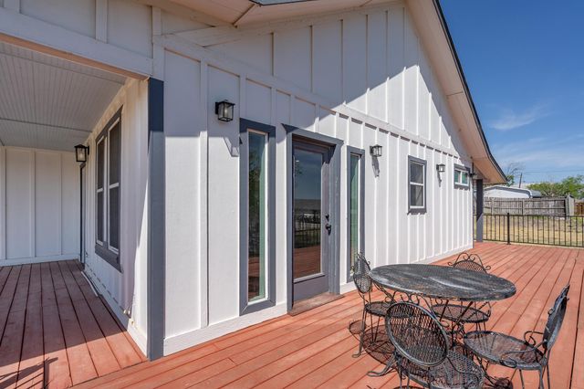 302 N Austin ST, Coupland, TX 78615