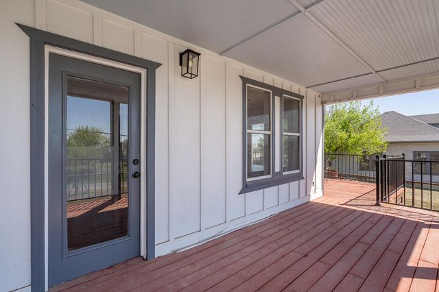 302 N Austin ST, Coupland, TX 78615