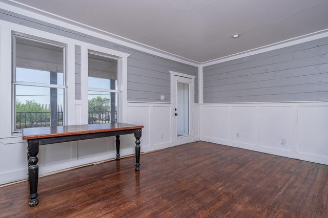 302 N Austin ST, Coupland, TX 78615