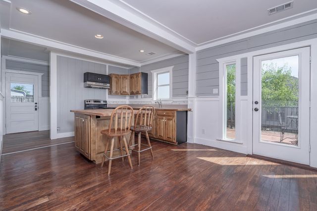 302 N Austin ST, Coupland, TX 78615