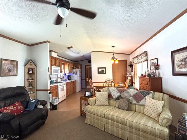 1229 Columbiana Lisbon Road 116, Columbiana, OH 44408