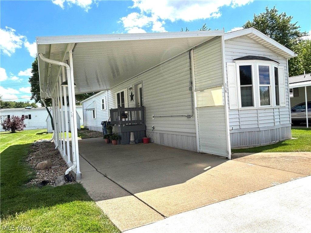 1229 Columbiana Lisbon Road 116, Columbiana, OH 44408
