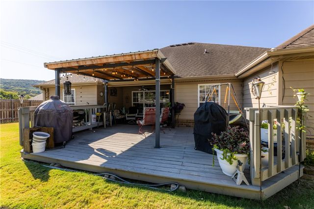 11160 Waterleaf Lane, Farmington, AR 72730