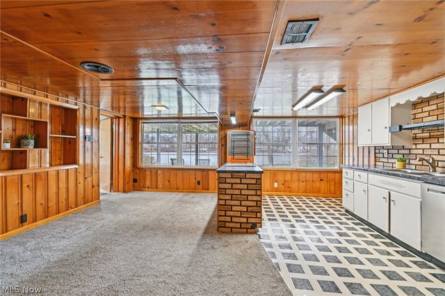 3932 S Main Street, Akron, OH 44319