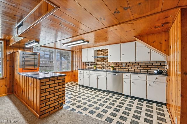 3932 S Main Street, Akron, OH 44319