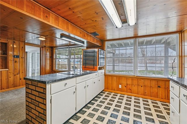 3932 S Main Street, Akron, OH 44319