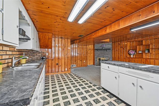 3932 S Main Street, Akron, OH 44319