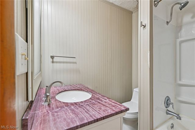 3932 S Main Street, Akron, OH 44319