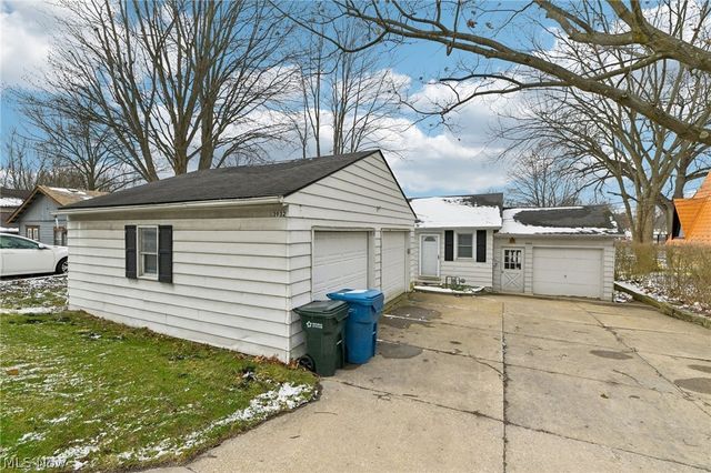 3932 S Main Street, Akron, OH 44319