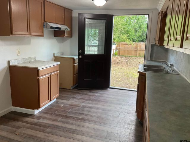 527 N Clayton, Tyler, TX 75702