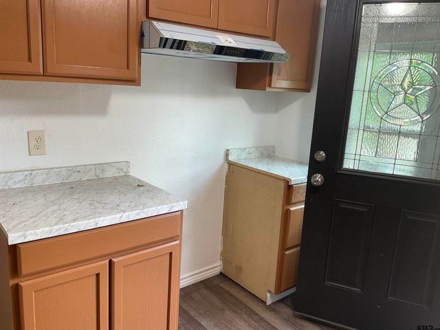 527 N Clayton, Tyler, TX 75702