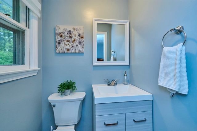 15 Princeton Rd, Burlington, MA 01803