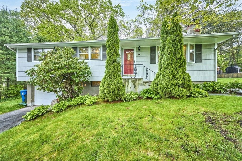 15 Princeton Rd, Burlington, MA 01803