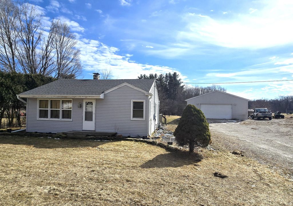 8020 Day Road, Assyria Twp, MI 49021