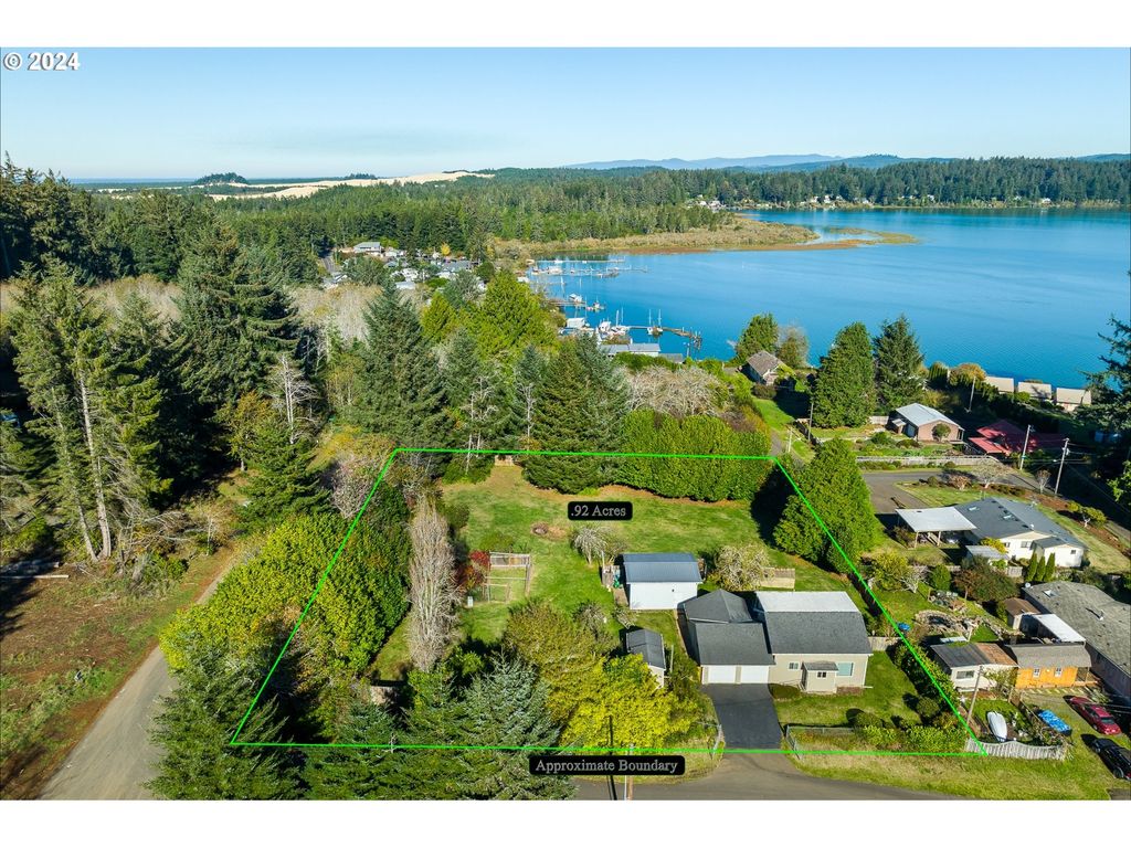 4817 LAGUNA Ave, Florence, OR 97439