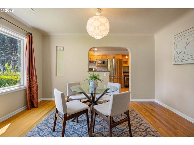 2490 EMERALD St, Eugene, OR 97403