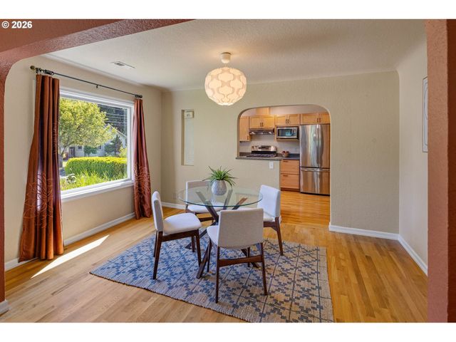 2490 EMERALD St, Eugene, OR 97403