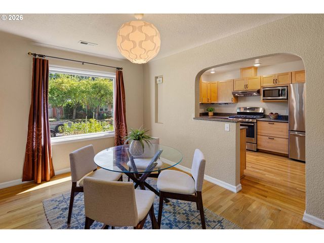 2490 EMERALD St, Eugene, OR 97403
