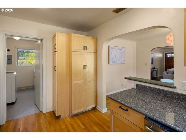 2490 EMERALD St, Eugene, OR 97403