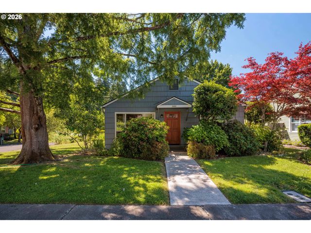 2490 EMERALD St, Eugene, OR 97403