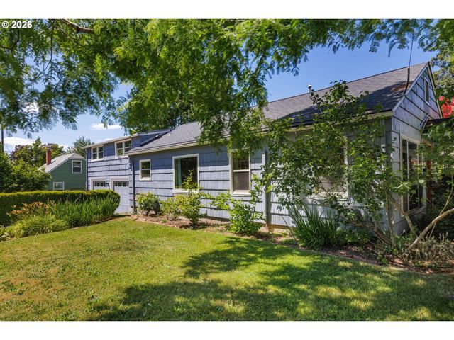 2490 EMERALD St, Eugene, OR 97403
