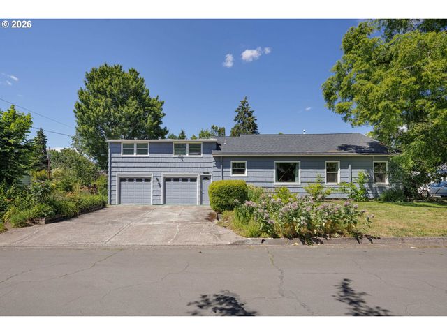 2490 EMERALD St, Eugene, OR 97403