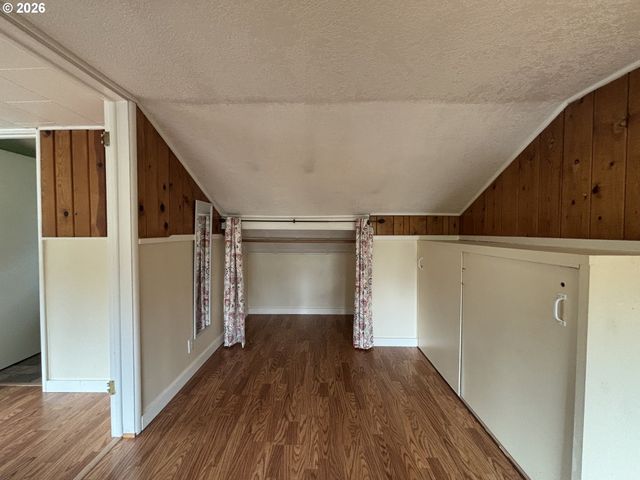 2490 EMERALD St, Eugene, OR 97403