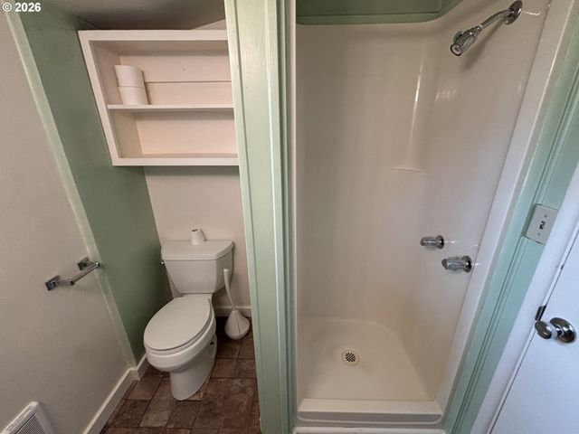 2490 EMERALD St, Eugene, OR 97403