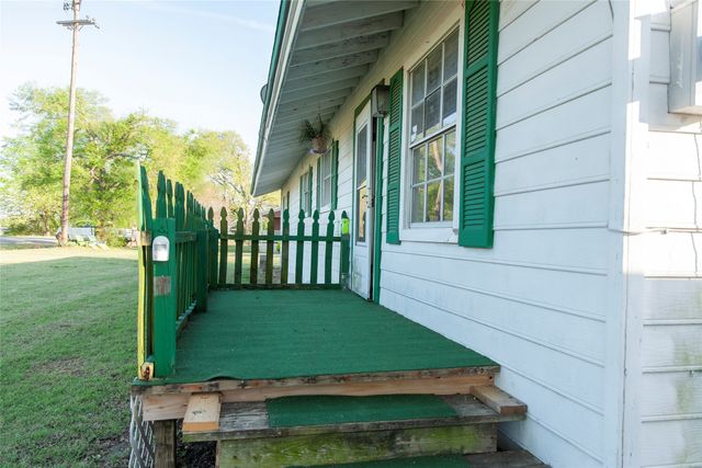 112 SE Front Street, Bailey, TX 75452