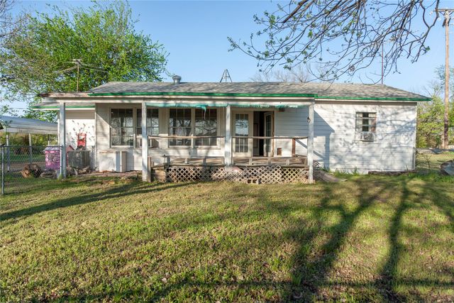 112 SE Front Street, Bailey, TX 75452