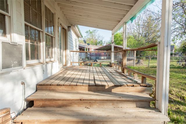 112 SE Front Street, Bailey, TX 75452