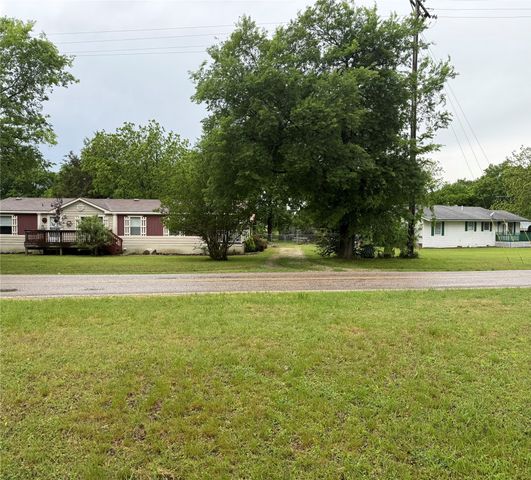 112 SE Front Street, Bailey, TX 75452