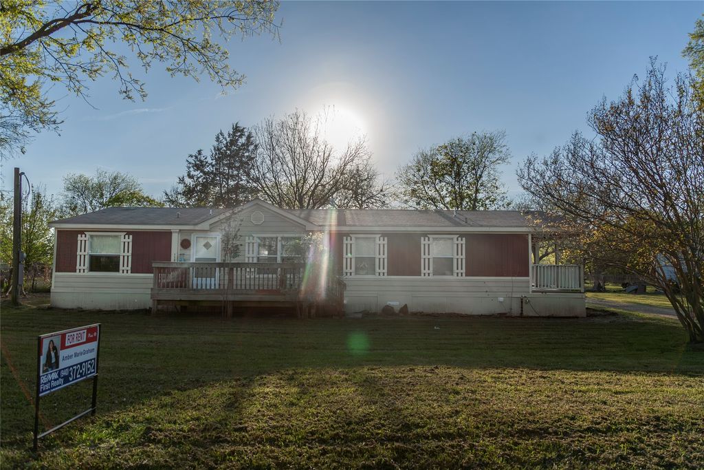 112 SE Front Street, Bailey, TX 75452